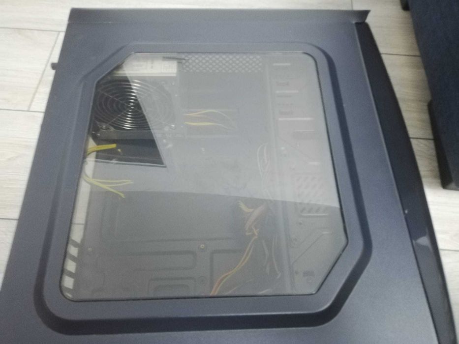 Carcasa ATX + sursa 700W