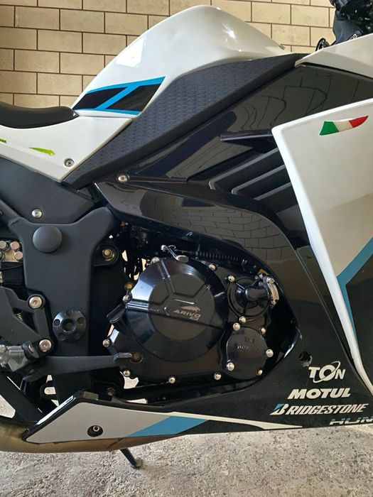 Moto Yamaha R3 400cc sotiladi ideal holatda siroshne sotladi!