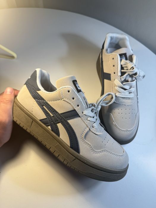 Стильные мужские кроссовки серые с черным размер 39-40