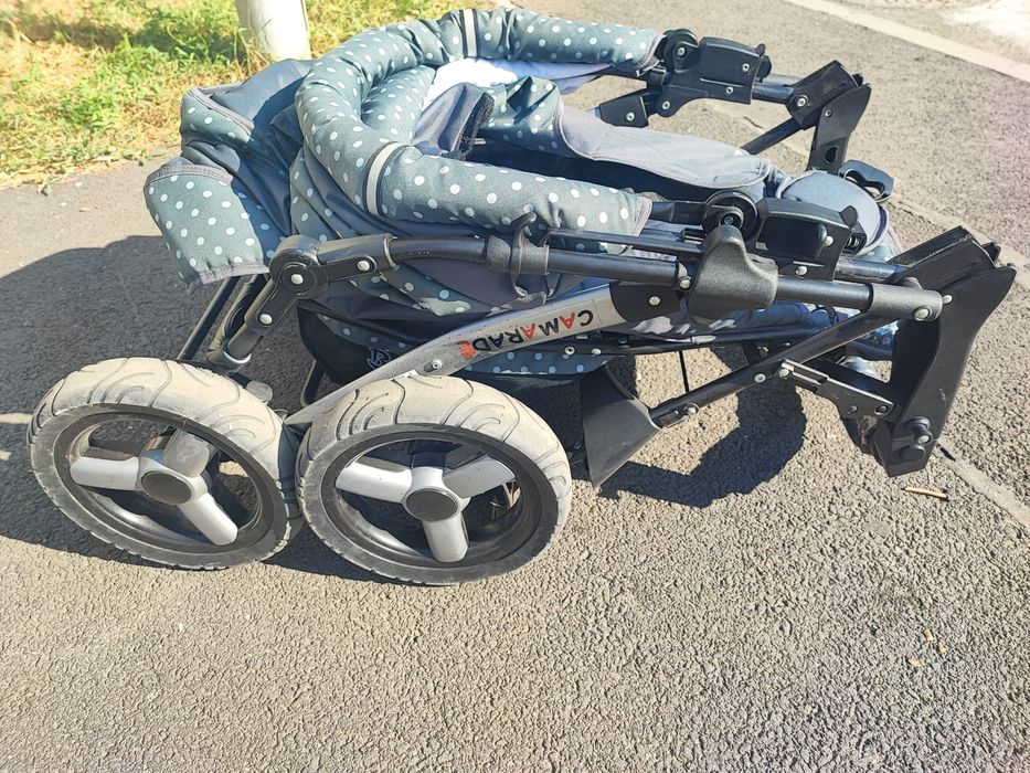 Vând cărucior sport cu poziție somn