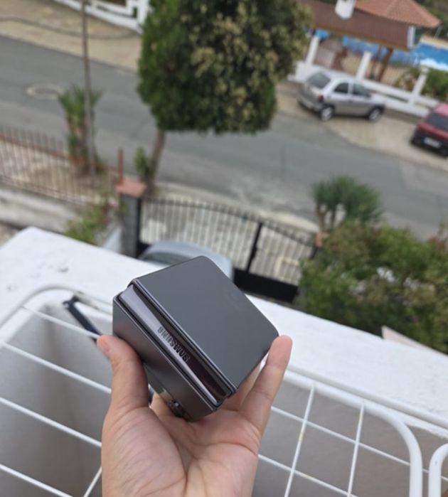 Samsung flip 4  256 GB