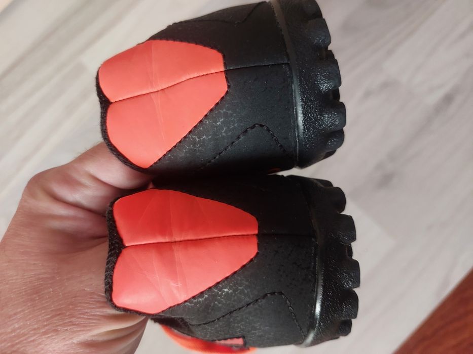 Детски футболни обувки