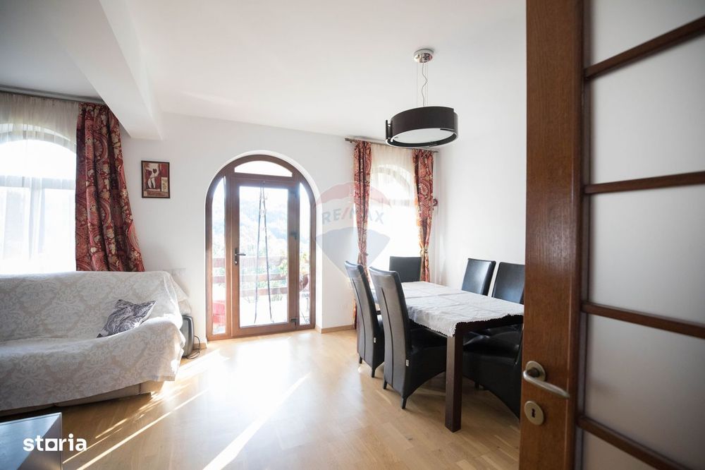 Casă / Vilă cu 8 camere de vânzare