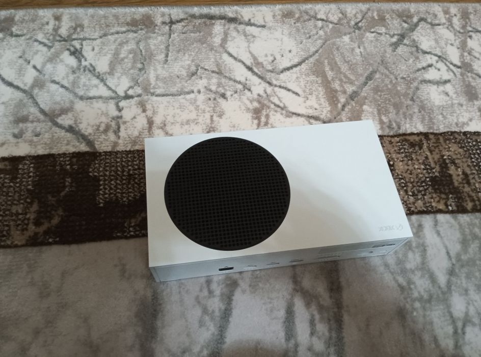 Xbox series s в хорошо состоянии