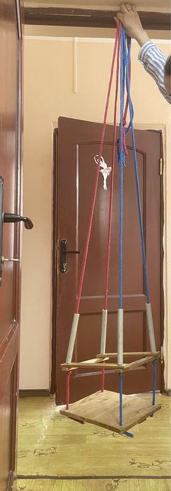 Деревянная качеля