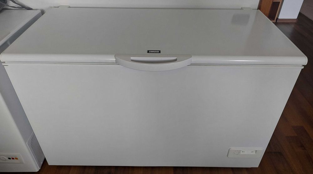 Ofer spre vanzare lada frogorifica Zanussi 400 litri