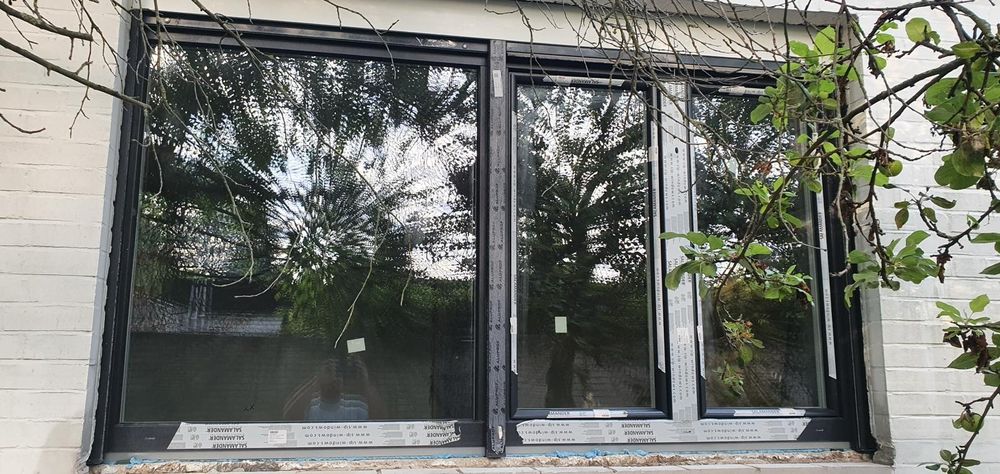 Tâmplărie PVC și aluminiu (orice marca de profil) +jaluzele Elecretice