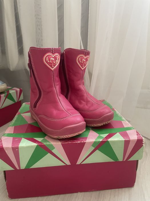 Продам детские ботинки