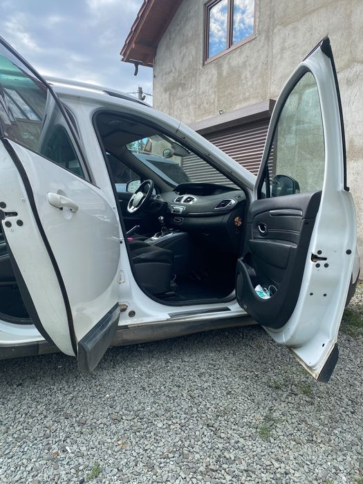 Renault scenic.     .