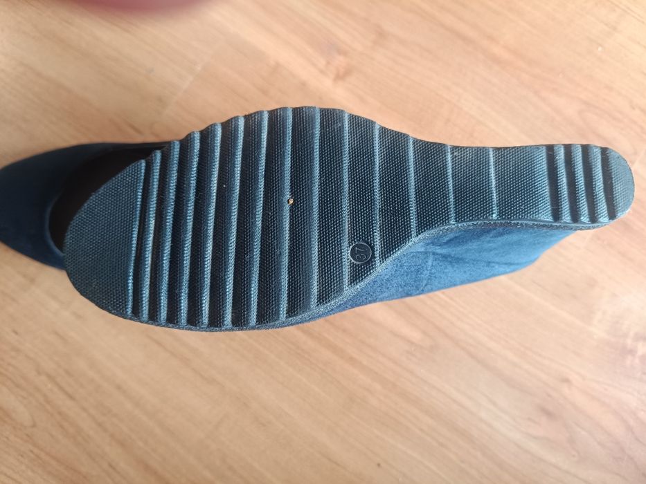 Дамски велурени обувки