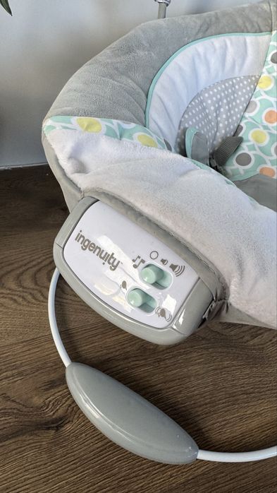 Шезлонг за бебе с подарък батерии