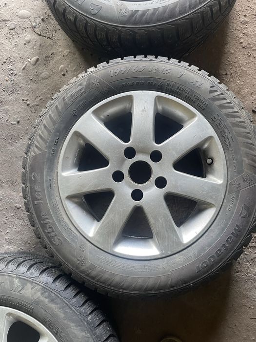 Продам оригинальные диски  с резиной.