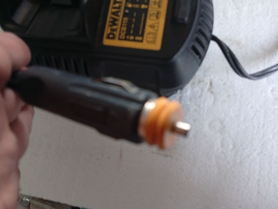 încărcător dewalt 18v la 12v auto