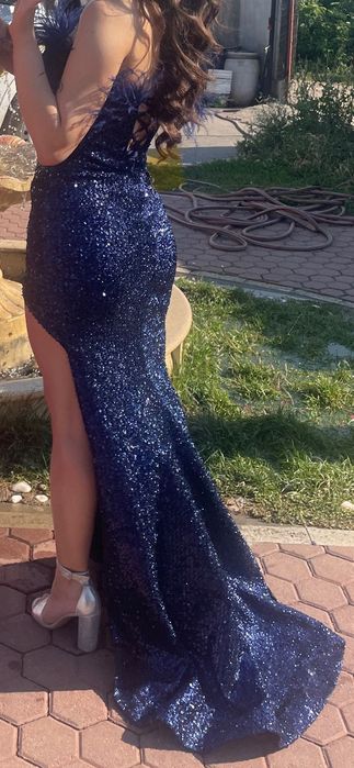 Дълга синя рокля със цепка