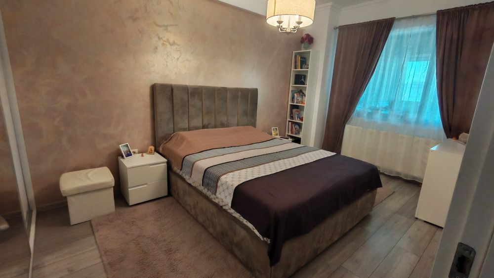 Inchiriez apartament cu 2 camere.