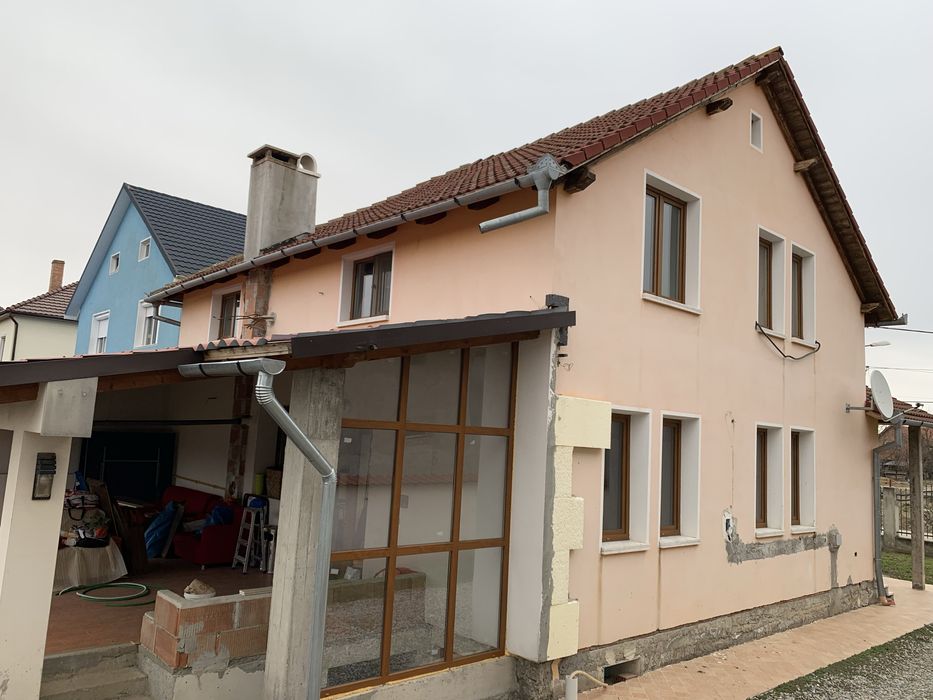 Casa cu etaj, 240 mp, an 2008,gradina 1000 mp. - Chisineu-Cris