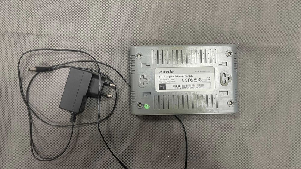 Switch Tenda,  Router ASUS