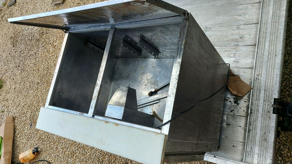 Хладилна маса саладета с плот за рязане 100х70см.