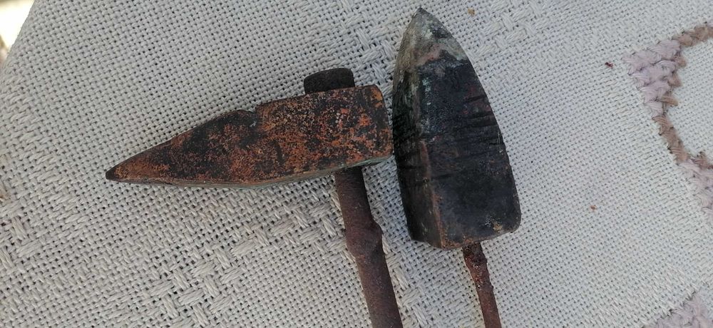 ciocan  de  lipit  tiganesc  2 buc  120  lei  ambele