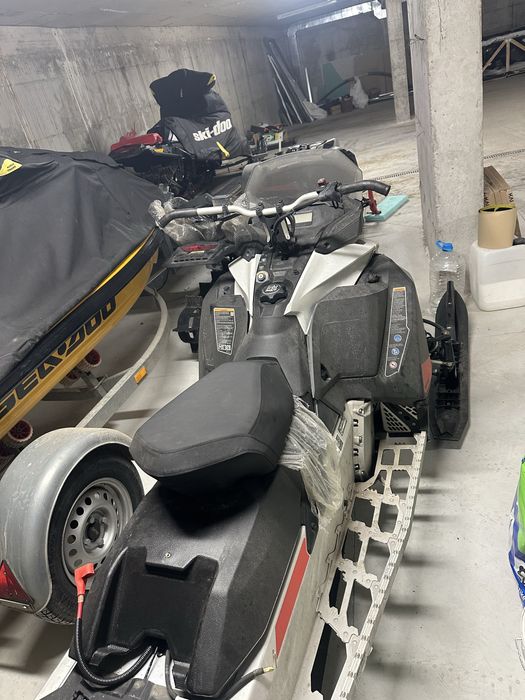 ЧИСТО НОВА ски шейна SKI DOO BLACK COUNTRY 600 EFI 2021