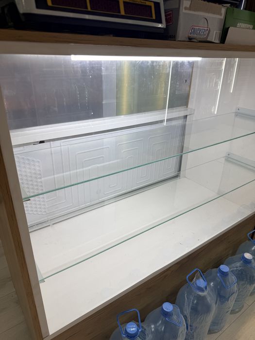 Кондитерский холодильник для кофейни