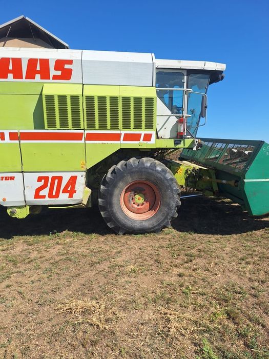 Combina Claas Mega 204