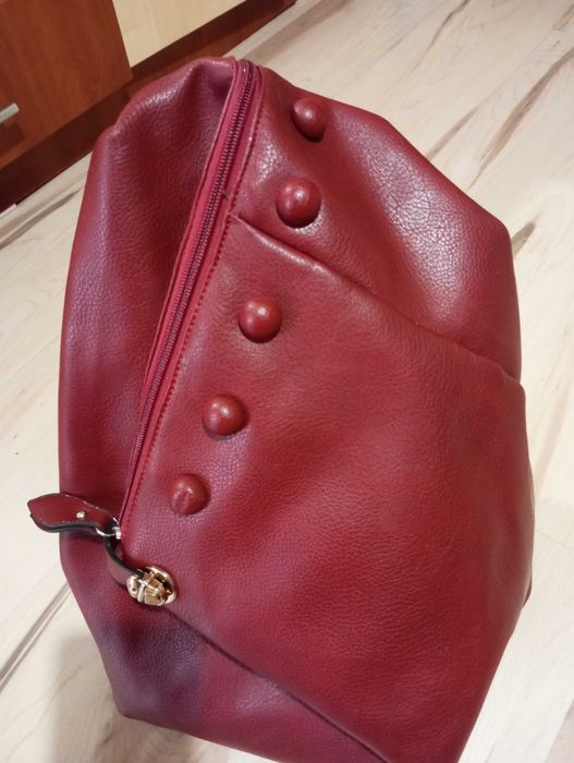 Кожена червена  раница