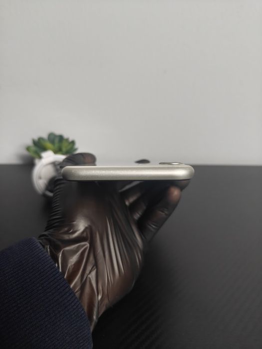 iPhone 11, 64GB Silver • Condiție Bună!  • Complet Funcțional!