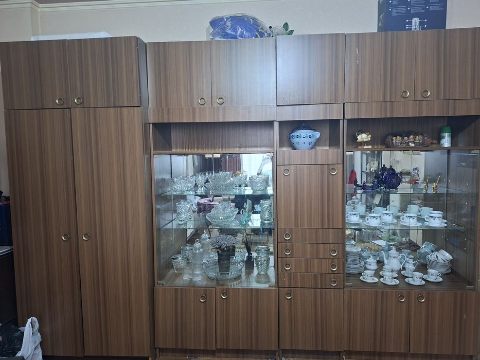 Продаётся матовая стенка.