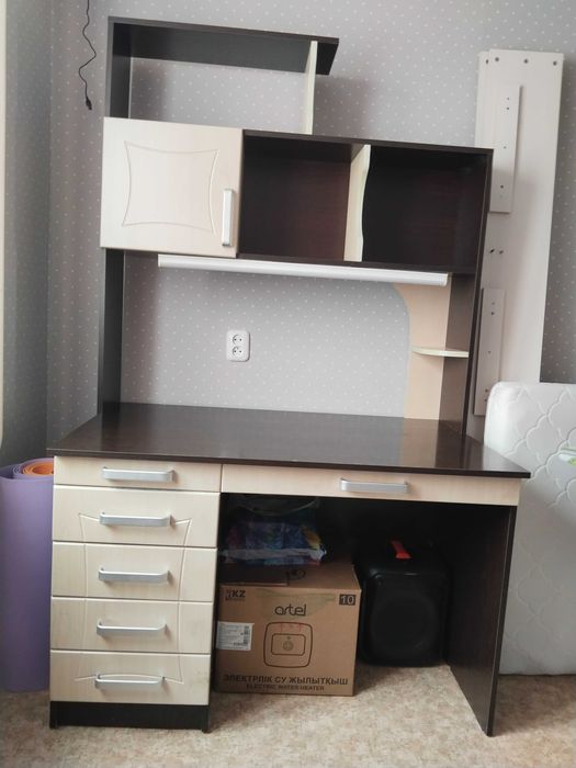 Продается учебный стол