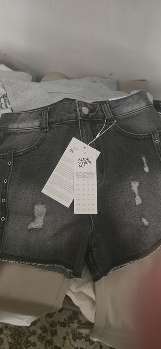 Продам джинсовые шорты GJ
