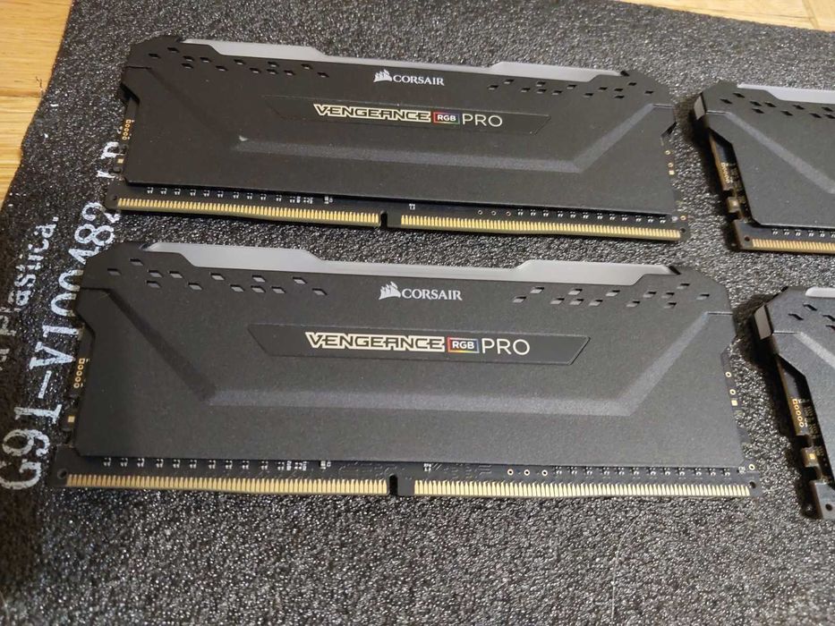 16GB 3466Mhz CL16 - Corsair Vengance RGB PRO
