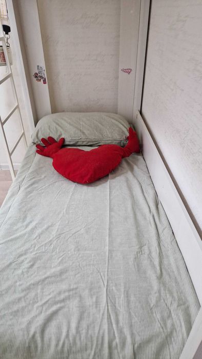 Продам двухярусную кровать