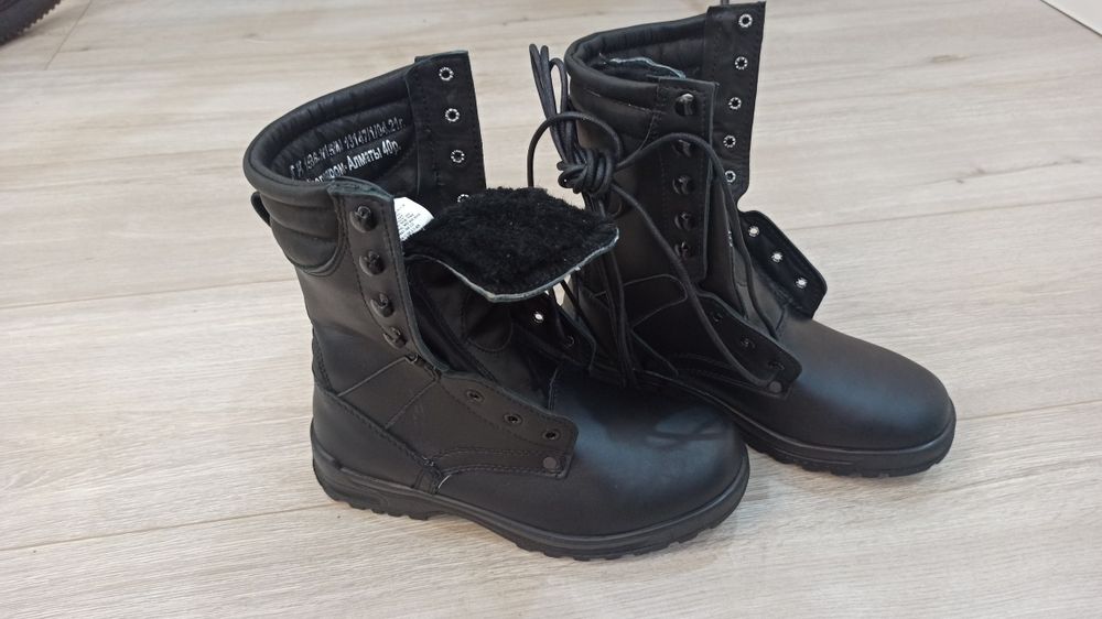 Продам зимние берцы.
