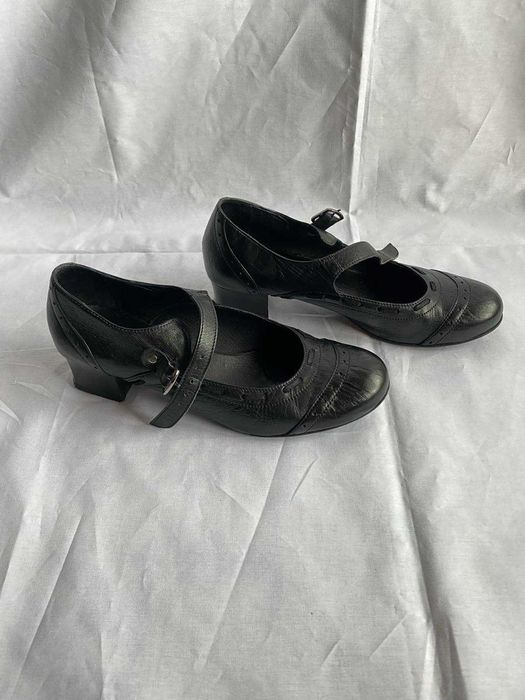 Черни обувки с нисък ток Fratelli