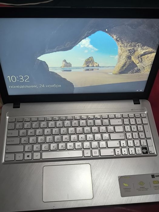 Asus VivoBook notebook sotiladi