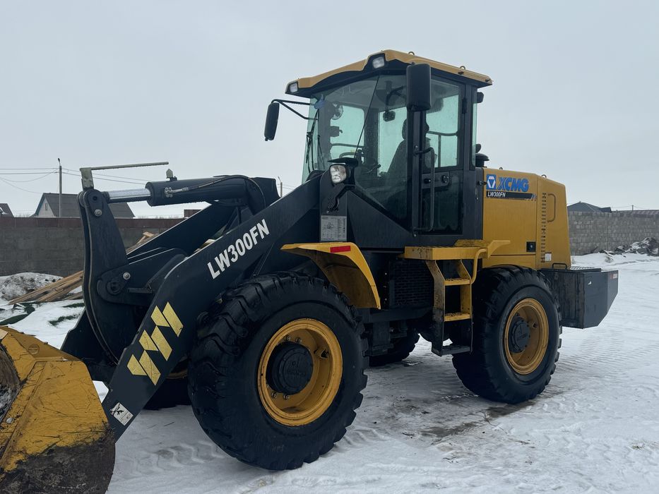 Мини погрузчик бопкат 3в1. Ковш.вилы.веник
