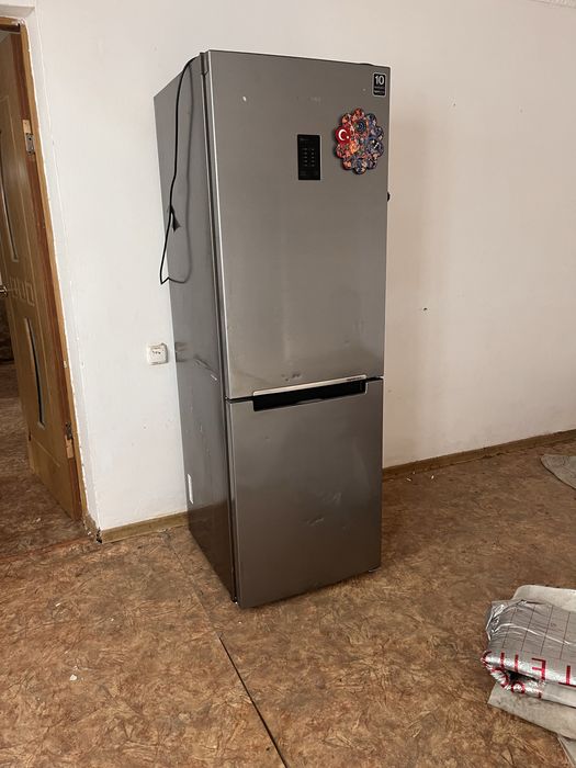 холодильники 2 штук