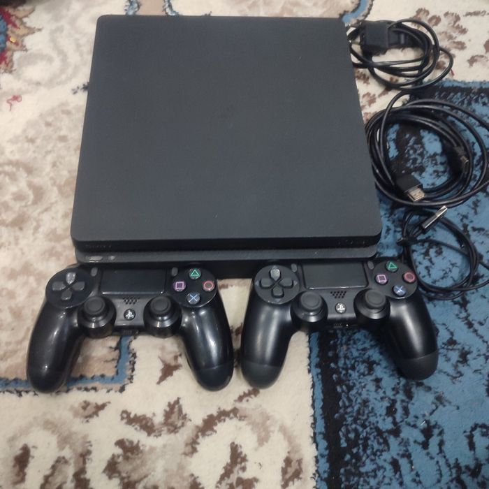 Playstation 4 slim