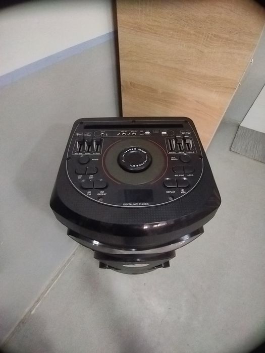 Katta kalonka holati ideal ishlashi zo'r ikkita mikrafon