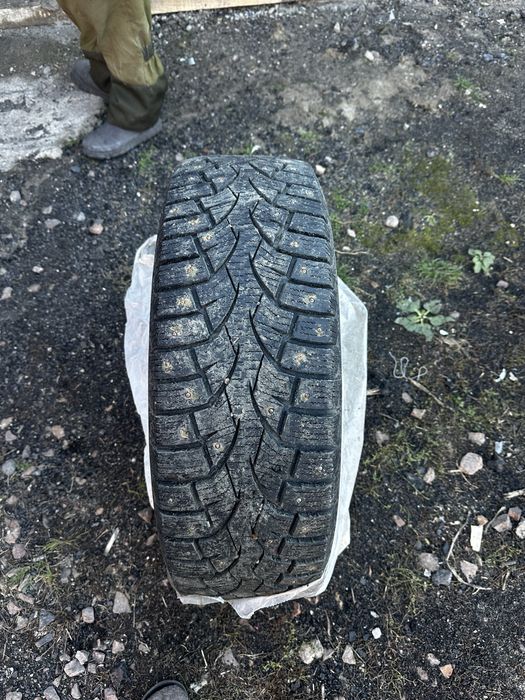 Продам зимние шины R17 235/65