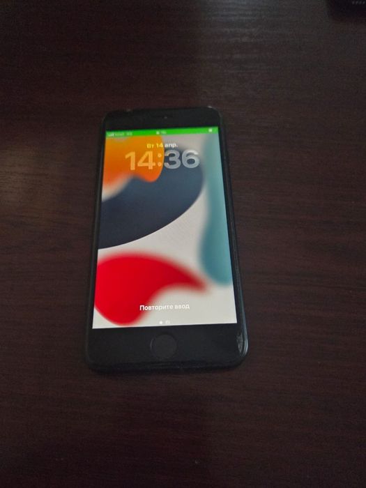 Apple iPhone SE (2020) · Дисплей: 4.7"