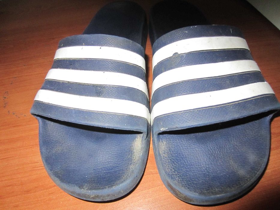 Slapi Adidas  marimea EUR-46 US-12, stare f. buna.