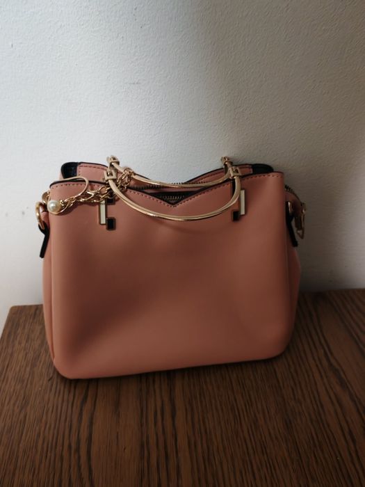 Poseta noua de vanzare