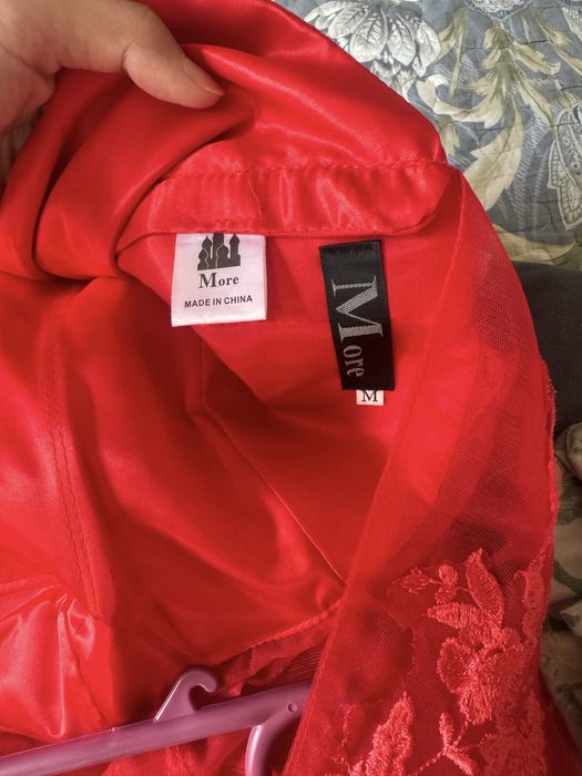 Вечернее, выпускное платье носила 1 раз