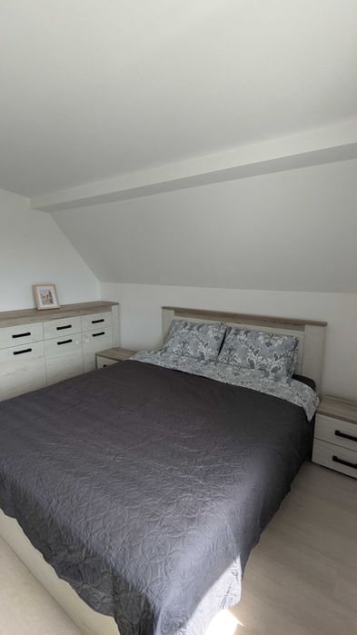 Spre închiriere apartament cu 2 camere, bloc nou,  parcare în curte, AC.