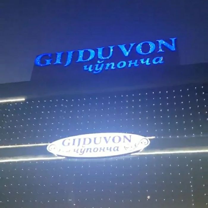 Tashqi reklama Banner Pechat  Bukva Stend