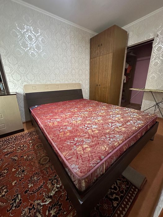 Двуспальная кровать с матрасом