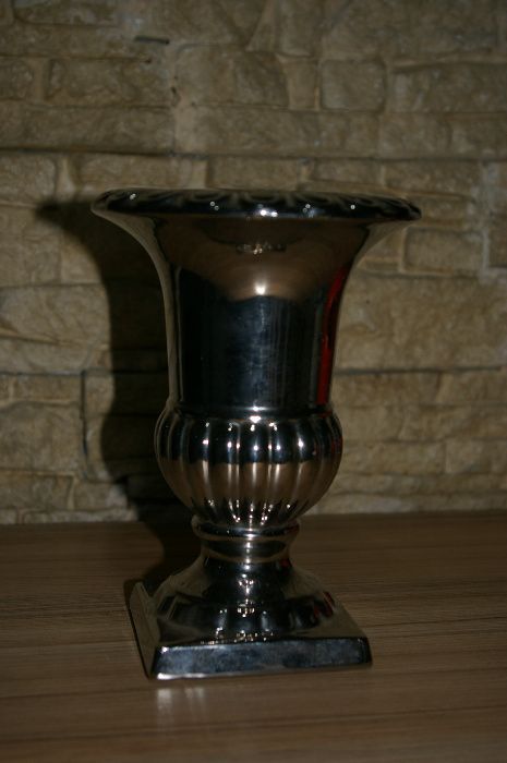 Vand vas,vaza stil medici,portelan argint coloidal