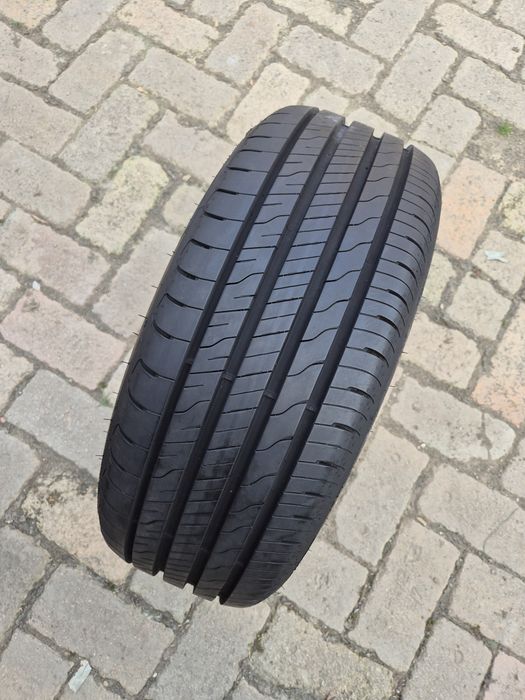O bucată 205/55 R16 vară - una Goodyear Dunlop